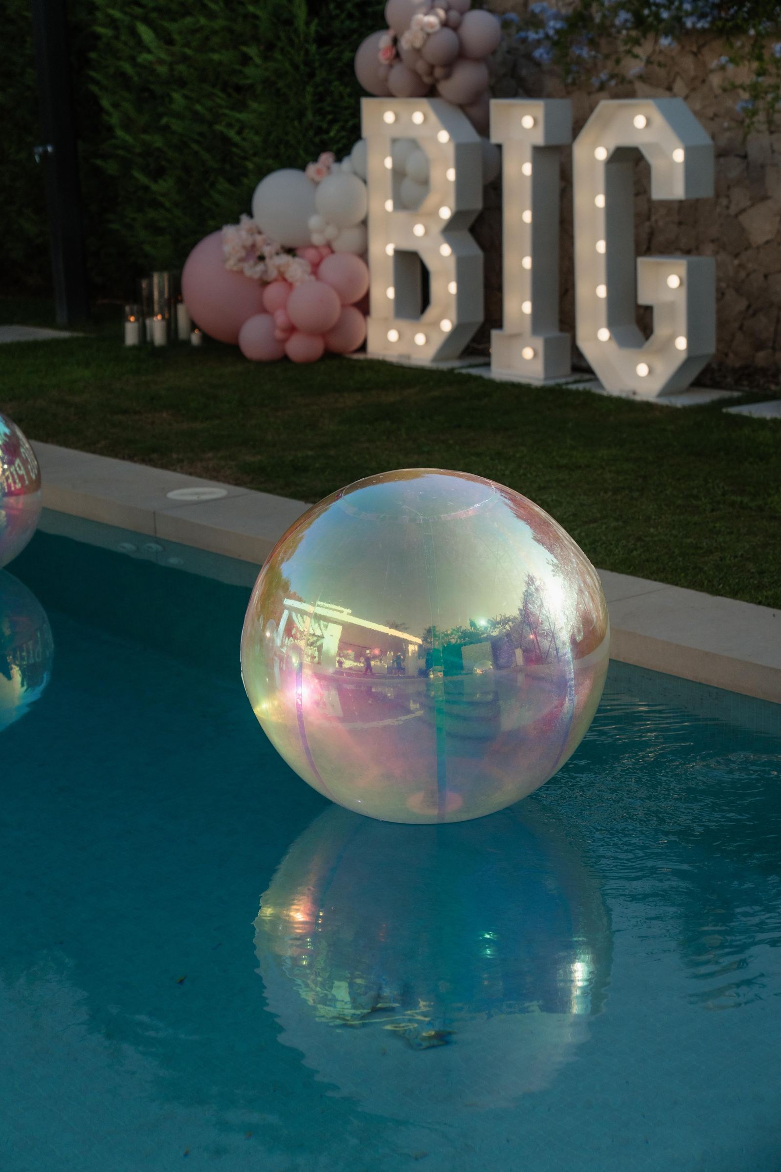 Follow Balloon Man Spain on Instagram